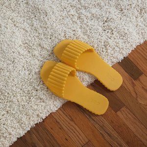 COS Scalloped Rubber Slides